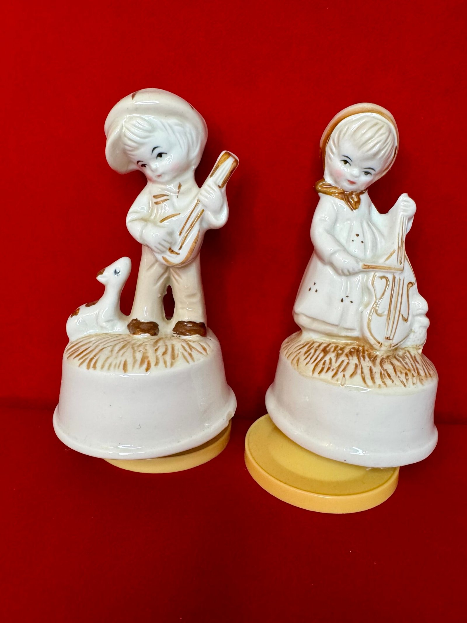 Vintage porcelain B&G music box set